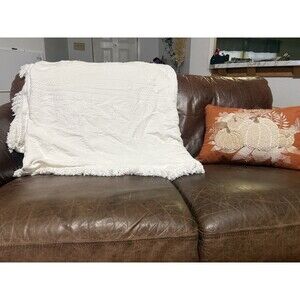 Bates Queen Elizabeth Medallion White Fringed Bedspread Coverlet Size Full/Queen